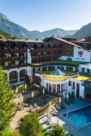 Hotel Tyrol am Haldensee mit Pool und Bergpanorama