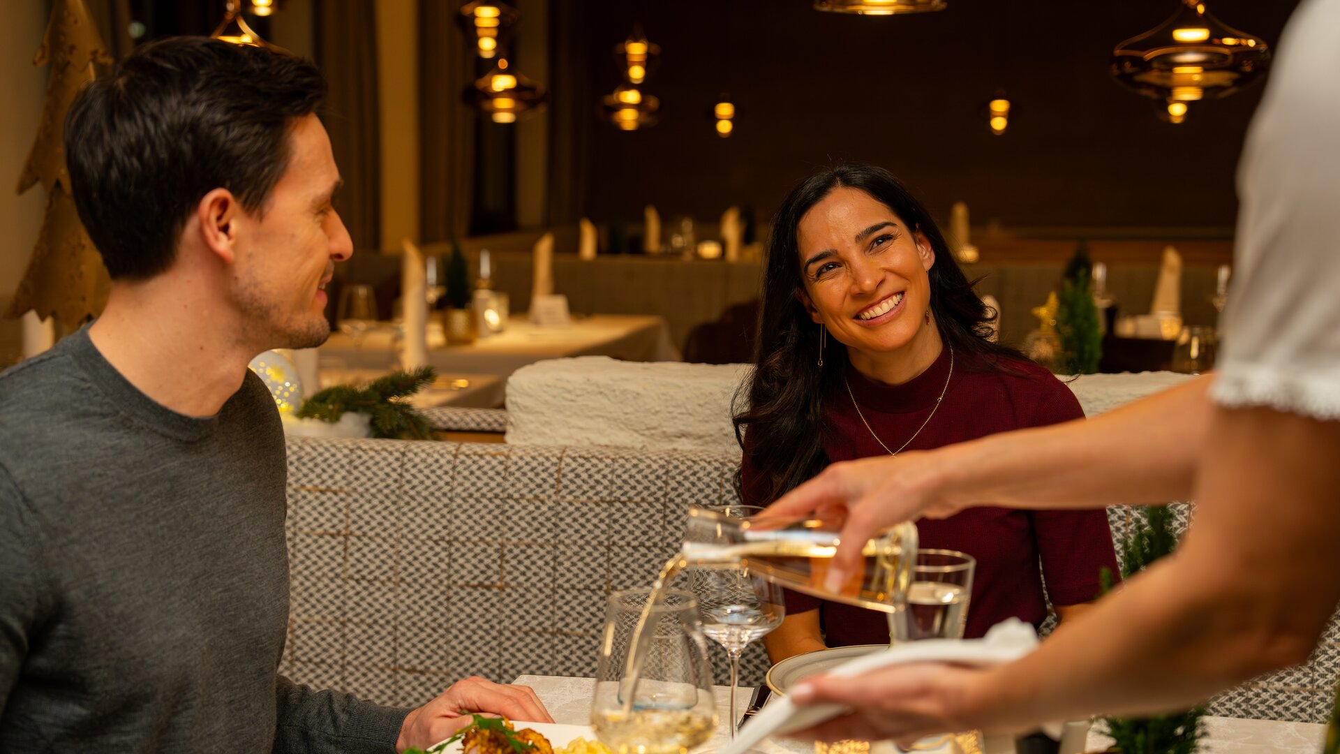 Paar beim Abendessen im Hotel Tyrol am Haldensee