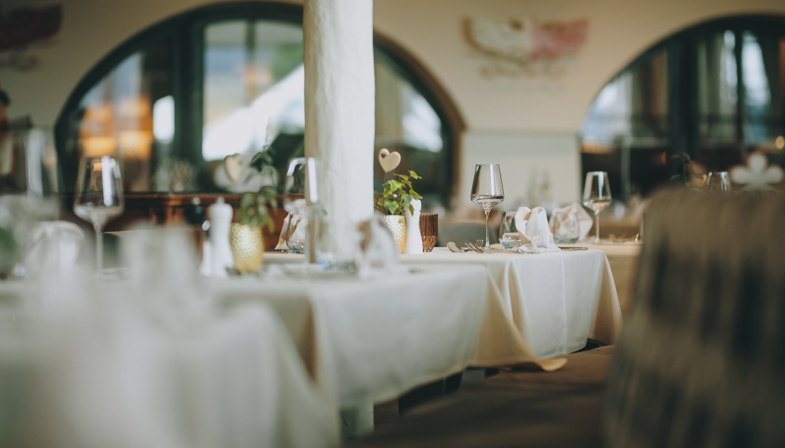 Gedeckte Tische im Restaurant Hotel Tyrol am Haldensee