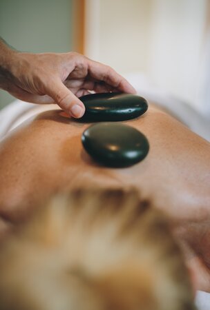 Hot-Stone-Massage im Hotel Tyrol am Haldensee