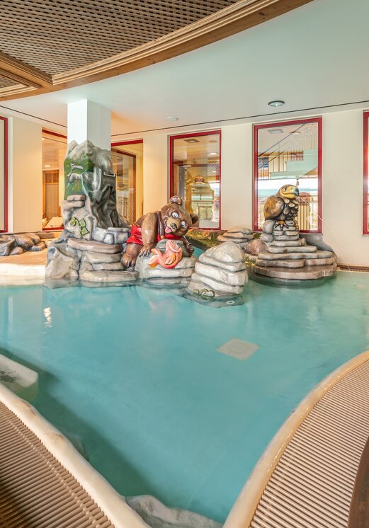 Hotel Tyrol: Kinder-Schwimmbad mit Tierfiguren