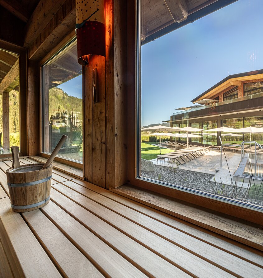 Aussensauna im Hotel Tyrol mit Blick auf Liegewiese